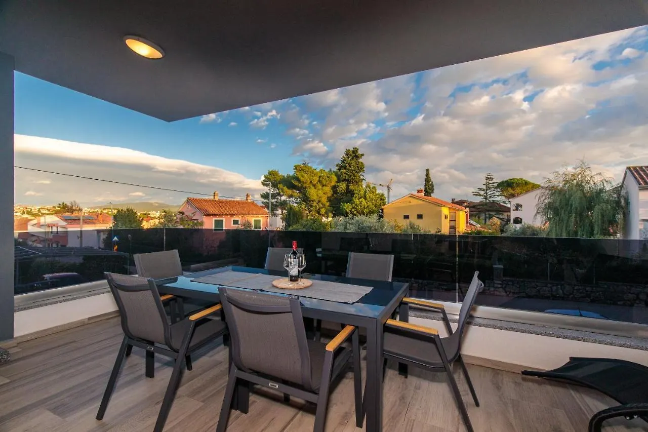 Comfortable 2 Bedroom Apartment Marina Close To Beach Krk Town Croatia