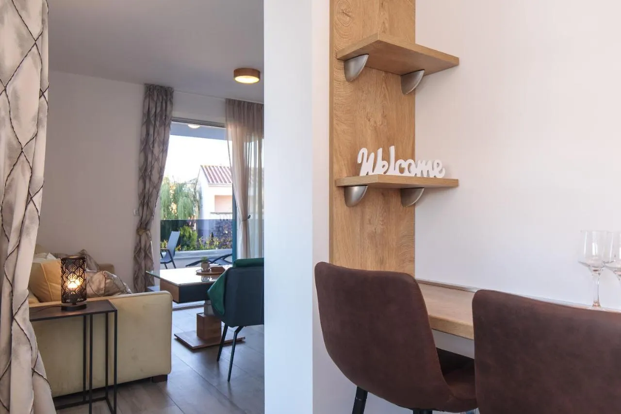 Comfortable 2 Bedroom Apartment Marina Close To Beach Krk Town