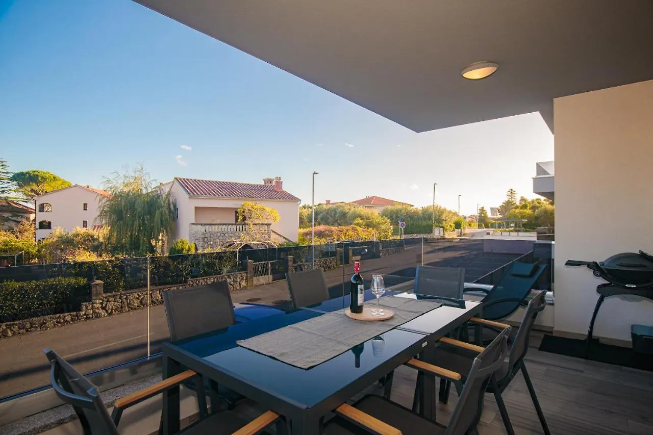 Comfortable 2 Bedroom Apartment Marina Close To Beach Krk Town 0*,  Hırvatistan