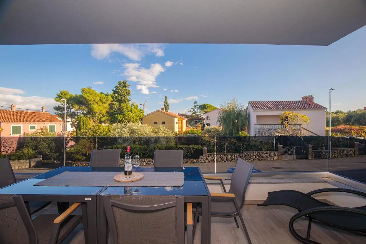 Comfortable 2 Bedroom Apartment Marina Close To Beach Krk Town