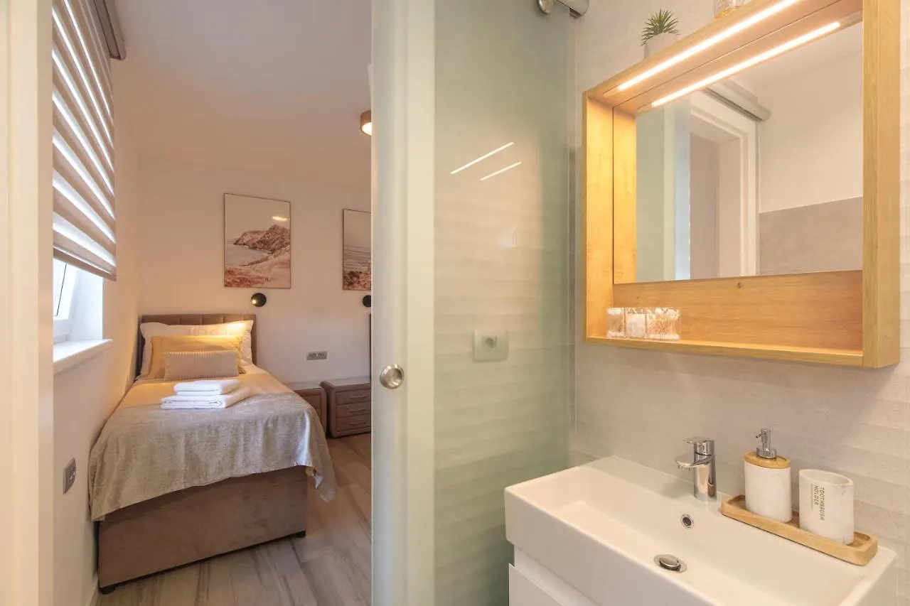 Comfortable 2 Bedroom Apartment Marina Close To Beach Krk Town