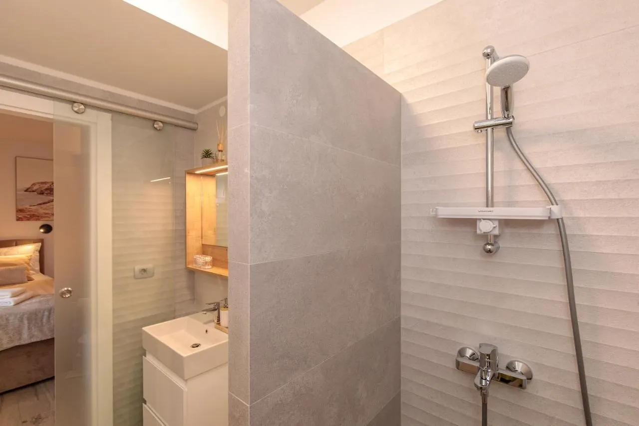 Comfortable 2 Bedroom Apartment Marina Close To Beach Krk Town Croatia